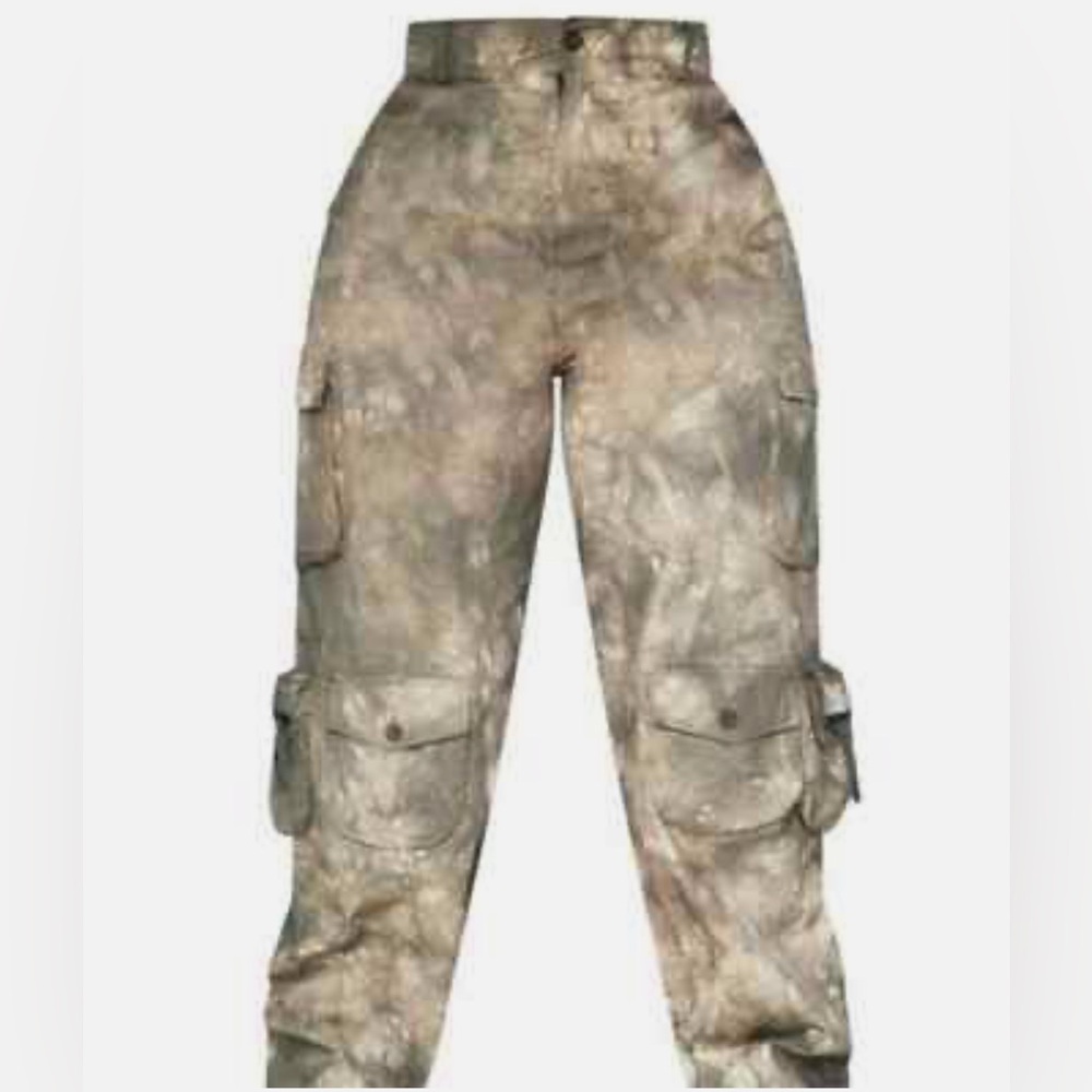 PrettyLittleThing Plus Size Camo Pocket Detail Cargo Trouser Khaki US 16 18 - Picture 4 of 5